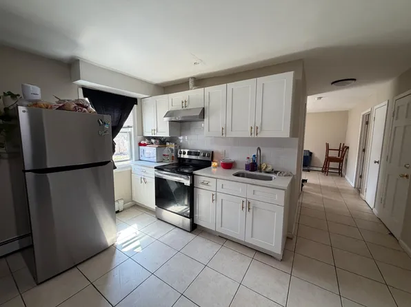 (undisclosed Address), Wyandanch, NY 11798