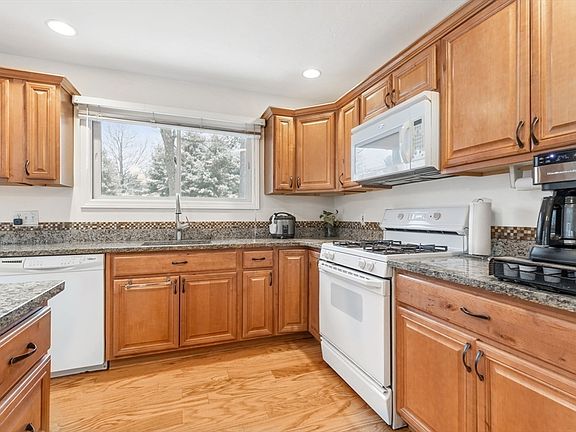 4th image of 2 Arrowhead Cir #2