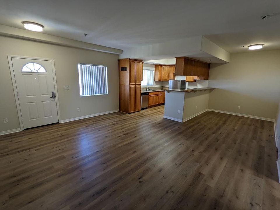 1st image of 14728 Sylvan St APT 203