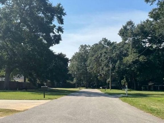 Exterior Neighborhood (street photo)