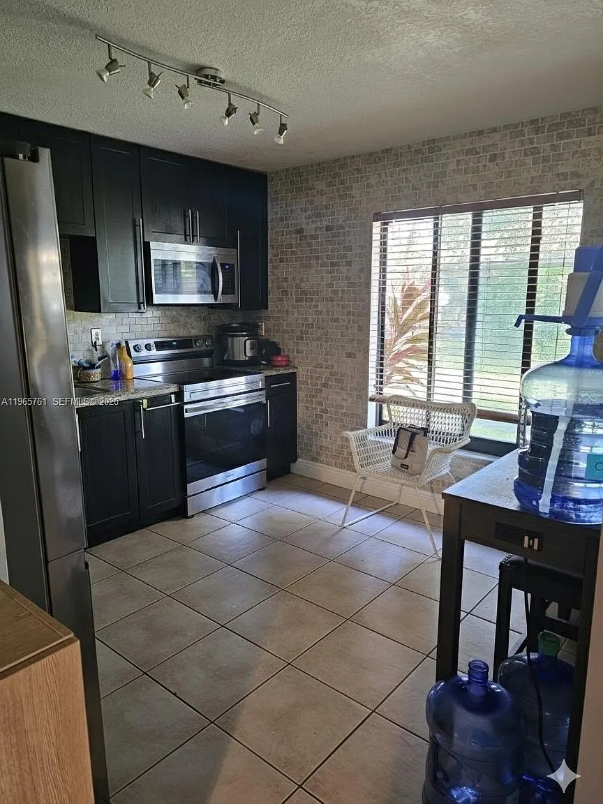 3 bed, 1320 sqft, $3,500 — Photo 1