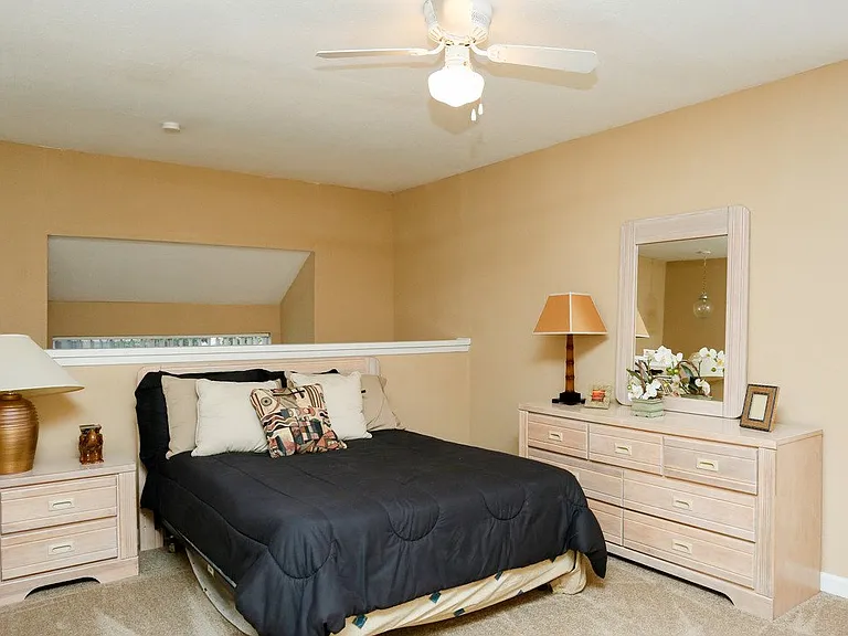 The Crest Apartments — Photo 9