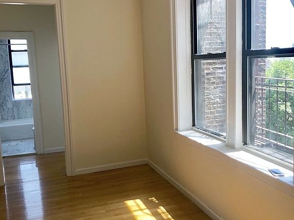 2nd image of 3252 33rd St APT E4