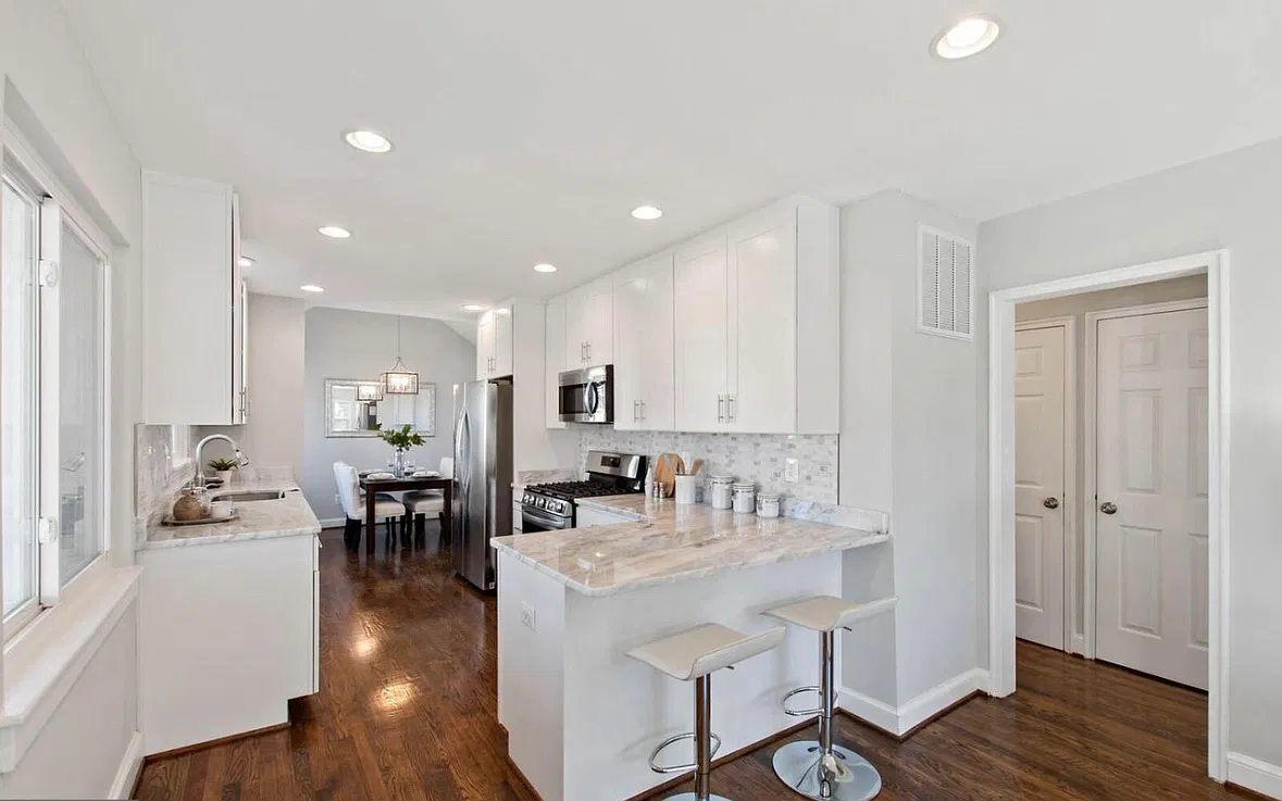 2921 Johnson Rd — Photo 1