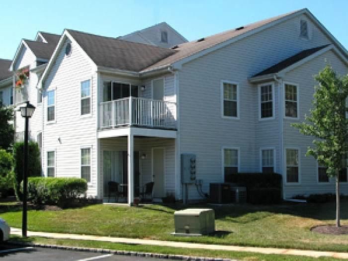 Front Robbinsville NJ Foxmoor Rental Condo