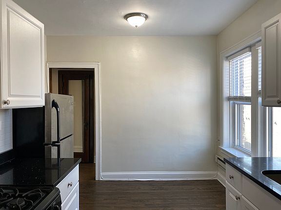 5th image of 3819 N Greenview Ave #3W