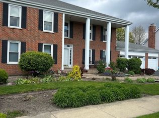 690 Waterford Dr, Des Plaines, IL 60016