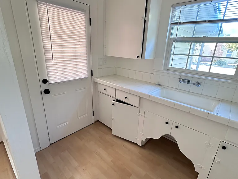 1730 McKinley Ave — Photo 10