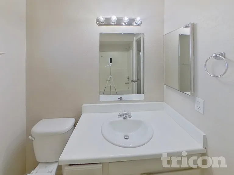 1628 E Saint Anne Ave — Photo 16