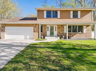 14240 Green View Ct, Eden Prairie, MN 55346
