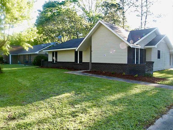 2nd image of 636 Cedar Springs Dr