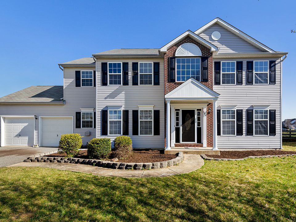 1st image of 204 Olivine Cir