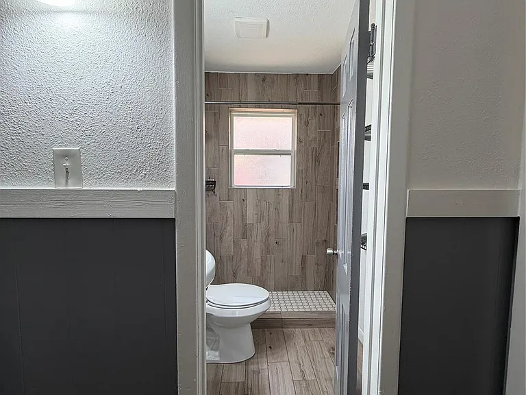 815 Waverly St — Photo 9