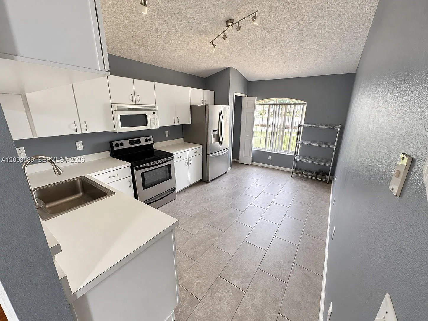 3 bed, 2.5 bath, $2,600 — Photo 4