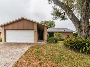 8121 Pepperidge Ln, Port Richey, FL 34668