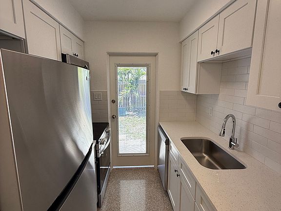 4th image of 312 Columbia Dr