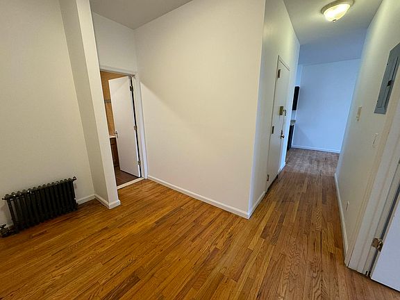 5th image of 133 Wyckoff Ave APT 2F