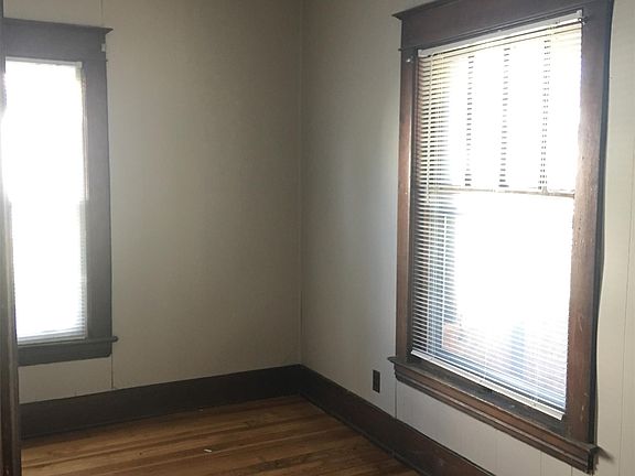 4th image of 1032 Courtney St NW