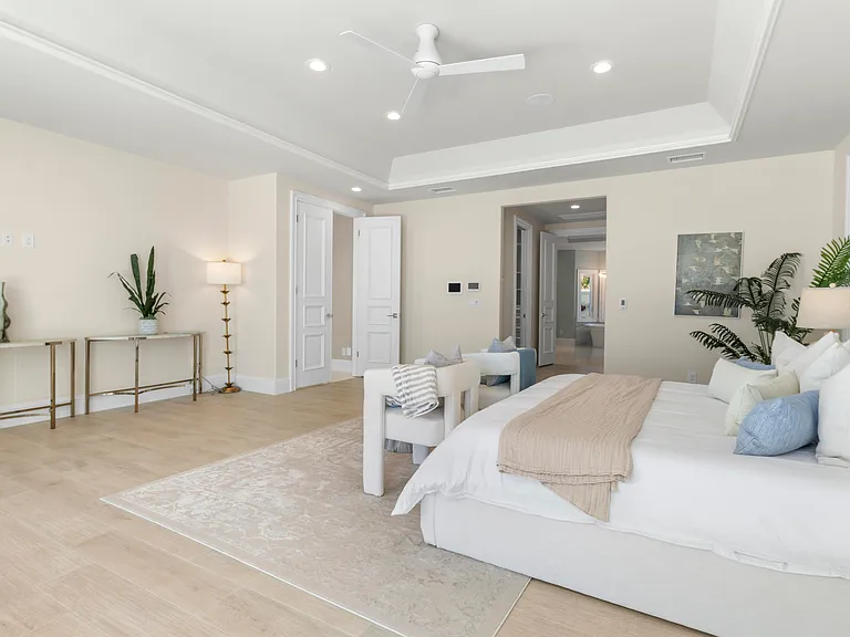 526 Point Ln — Photo 32