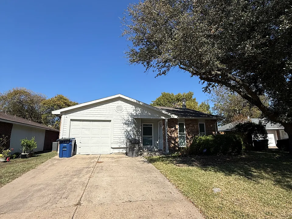 125 London Ln