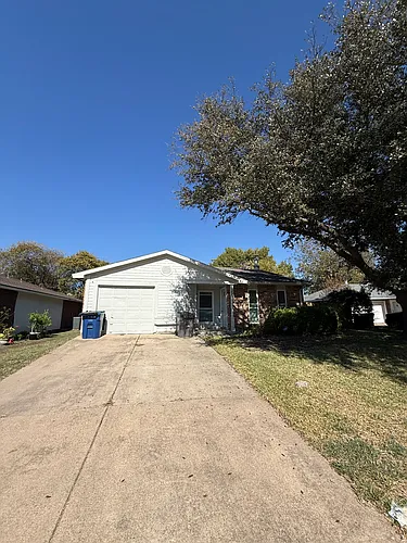 125 London Ln Photo 1