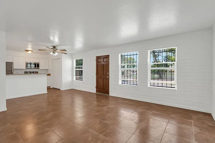 2 bed, 1.0 bath, $1,350 — Photo 3