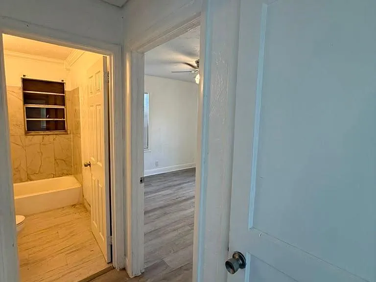 933 30th Ct — Photo 15