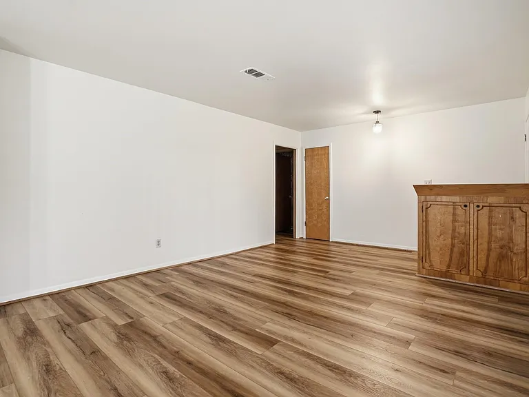 10240 Post Oak Dr — Photo 11