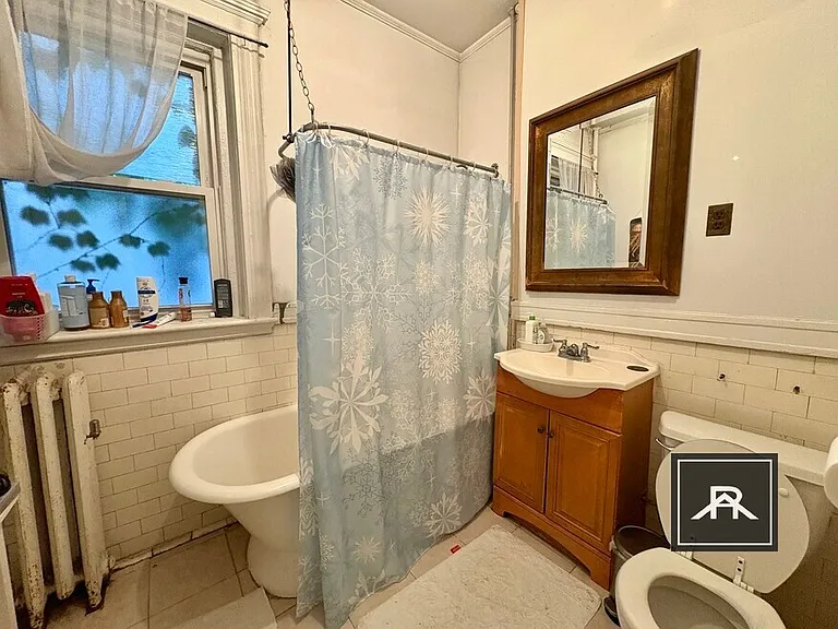 14 Euston St #1 — Photo 6