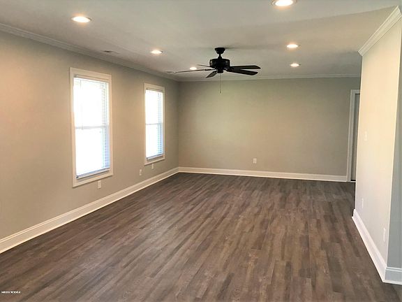 4th image of 115 Silver Leaf Dr
