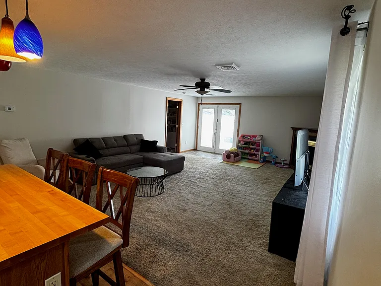 210 Janet Ave — Photo 5