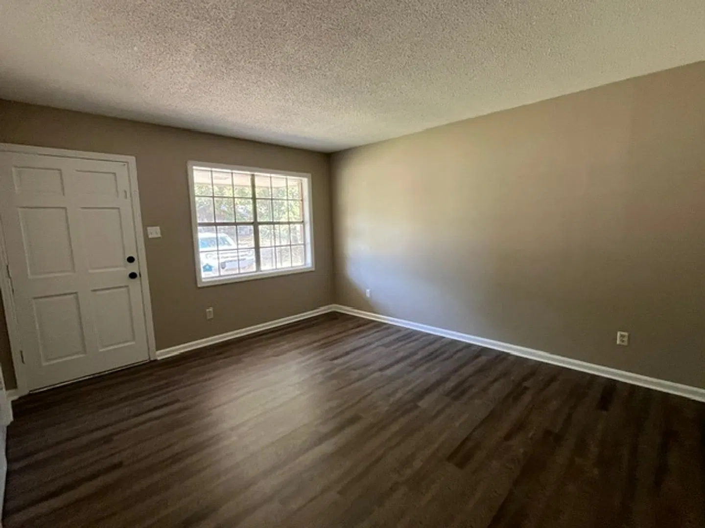 Renovated 3 Bedroom 1 Bath Home for Rent!! — Photo 4