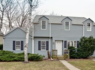 321 W Station St, Barrington, IL 60010