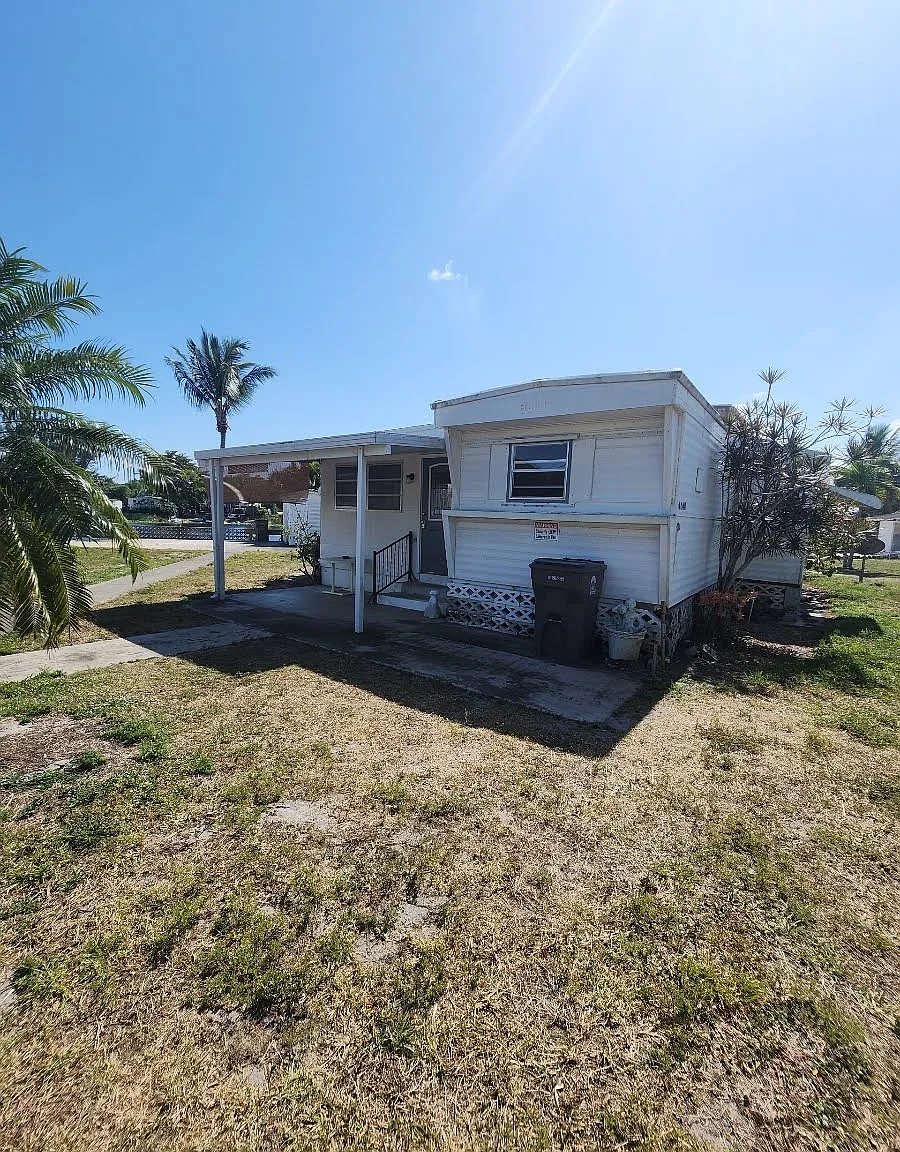 3 bed, 1.5 bath, 1185 sqft, $2,100 — Photo 1