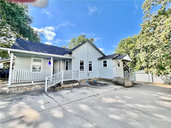 613 S 4th St, Independence, KS 67301