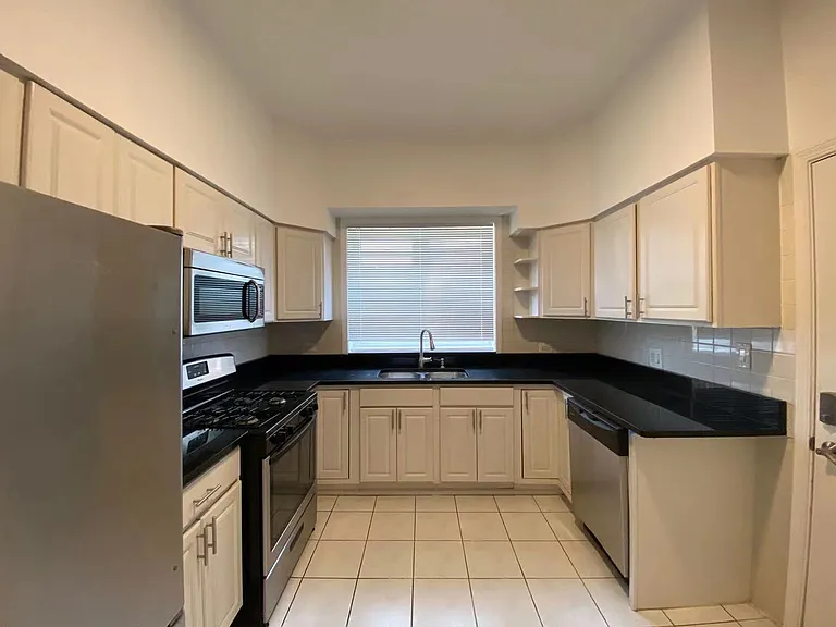 1239 Emerson St #2 — Photo 7