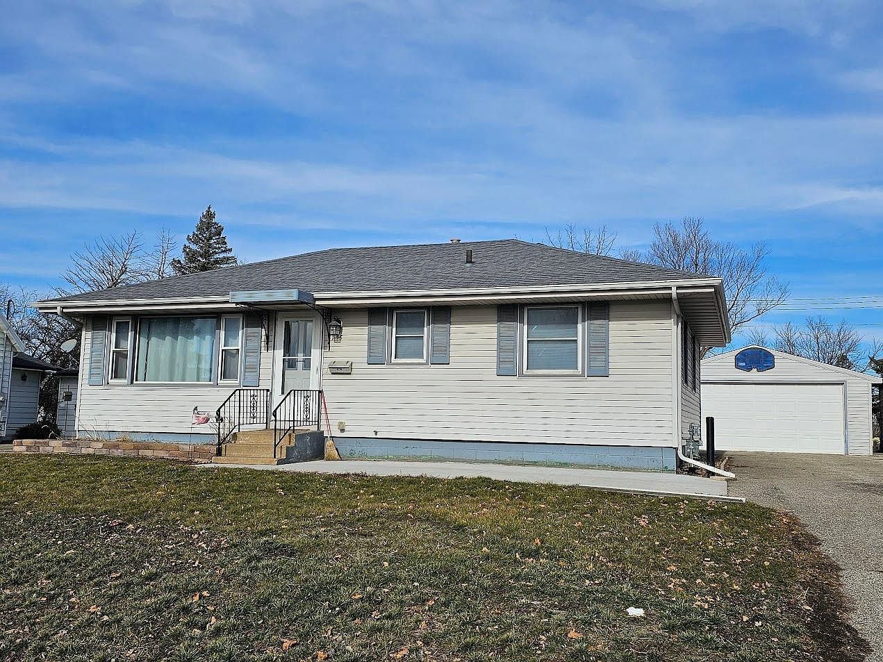 115 4th St NE, Stewartville, MN 55976 Zillow