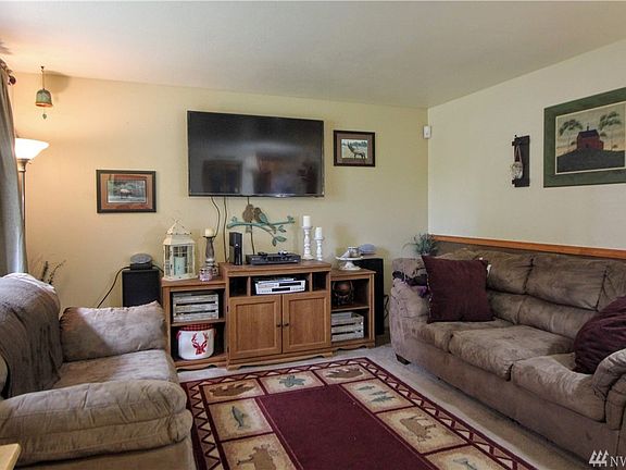 4th image of 8903 Quinault Dr NE