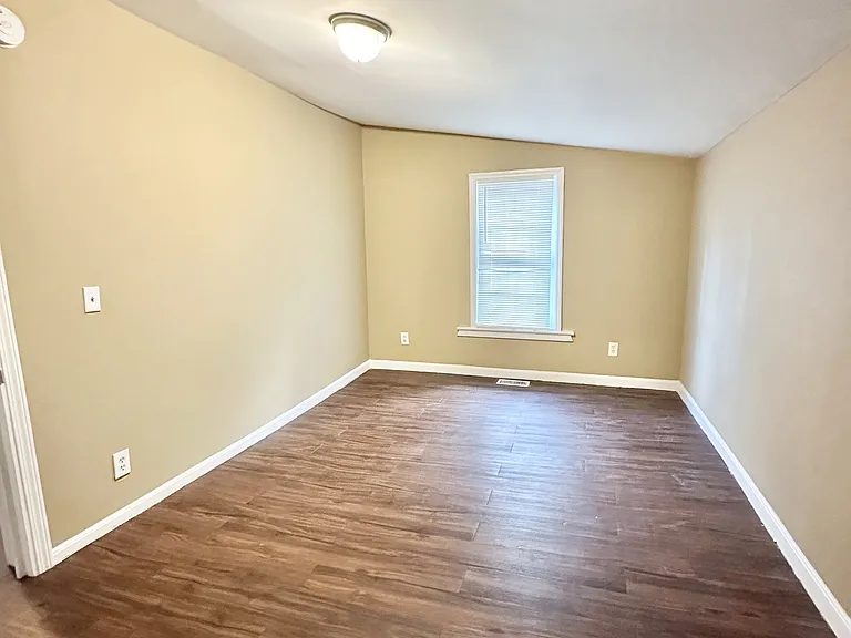 540 1st Ave NE — Photo 8