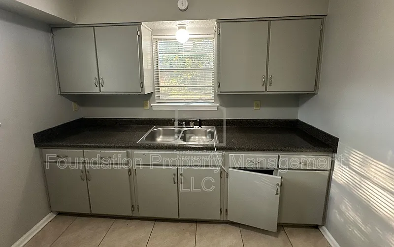 3 bed, 1.5 bath, $1,450 — Photo 4