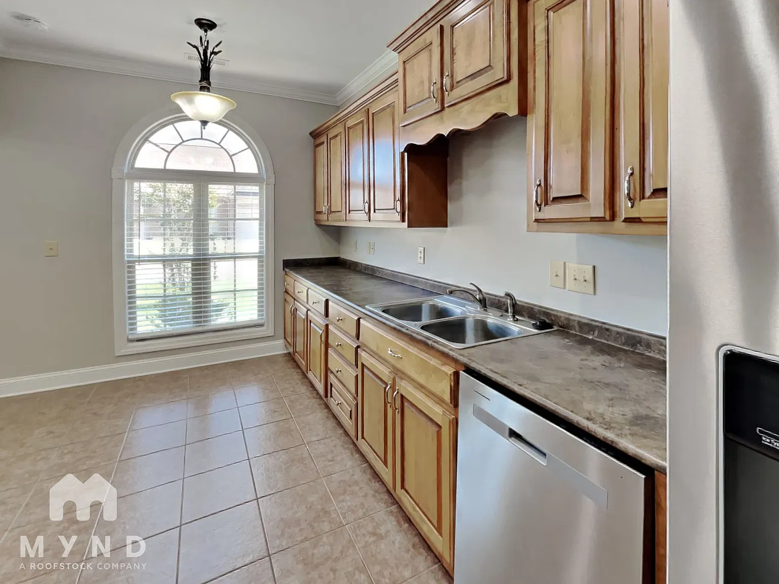 3 bed, 2.0 bath, 1770 sqft, $1,677 — Photo 4