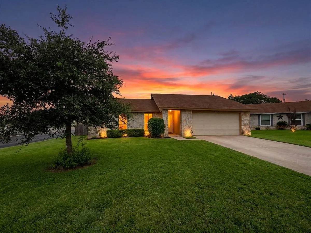 3 bed, 1062 sqft, $1,600 — Photo 1