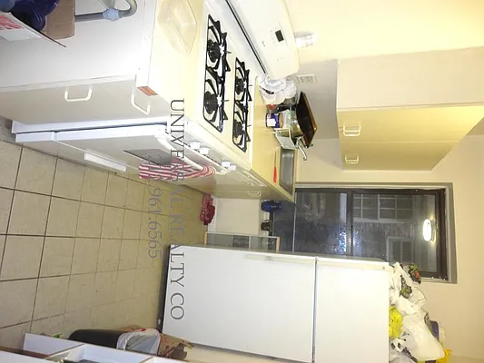 Rented by Universal Realty Group | media 29