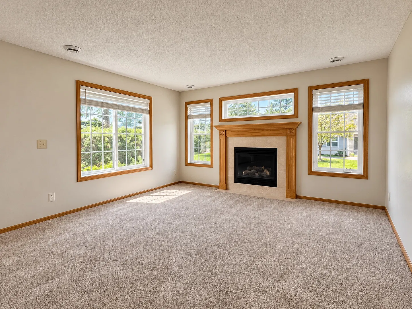 3 bed, 1500 sqft, $2,500 — Photo 3