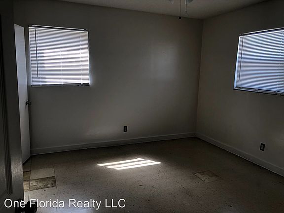 3rd image of 403 NW 2nd St #9726766