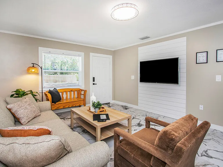 2081 N Betty Ln — Photo 10