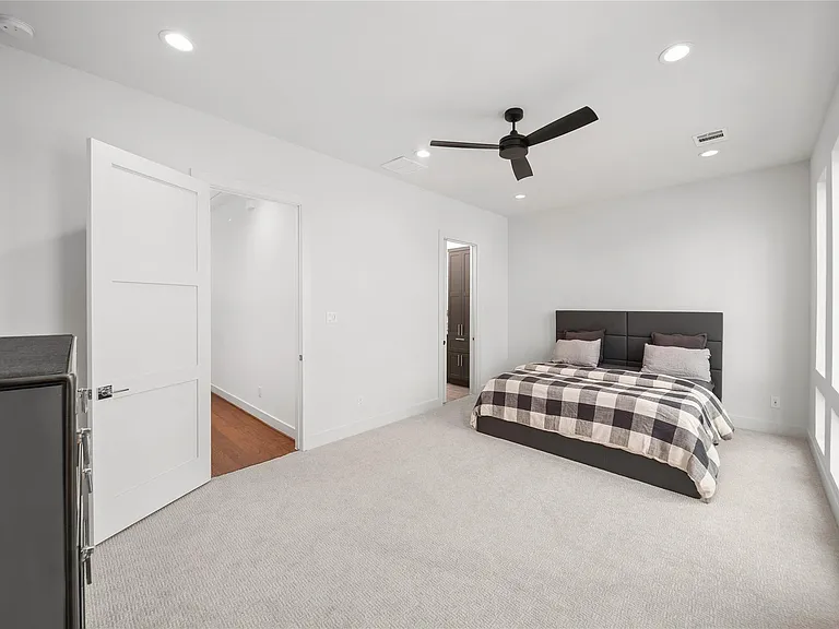 2408 Gray St — Photo 8
