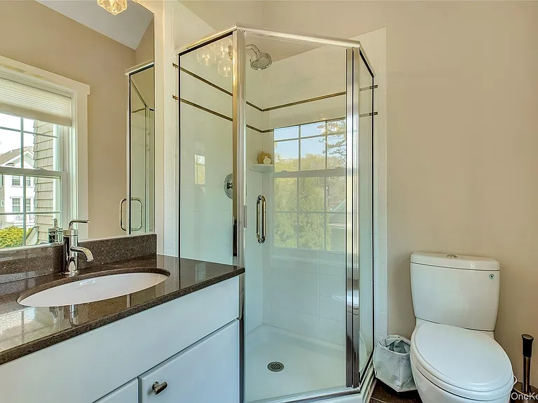 20 Canoe Place Rd #8 — Photo 12