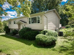 16 Pennsylvania Ave, Valley Cottage, NY 10989