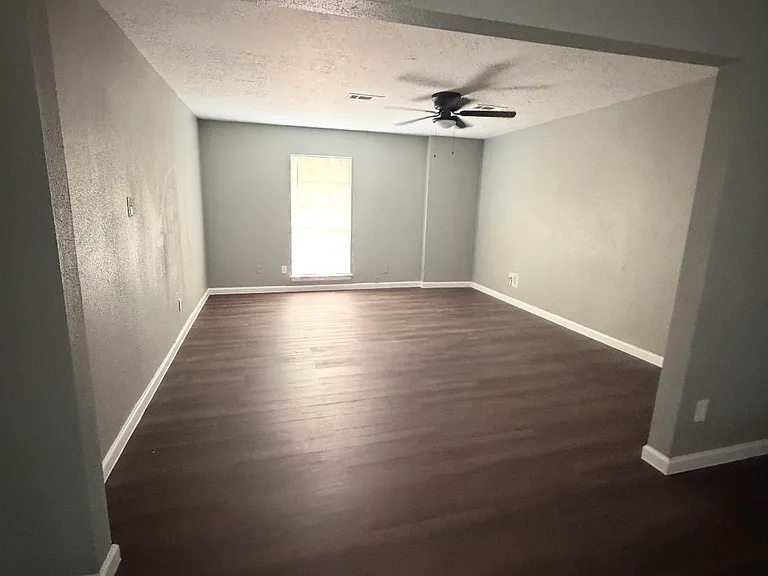 2711 Mulberry Ln — Photo 3
